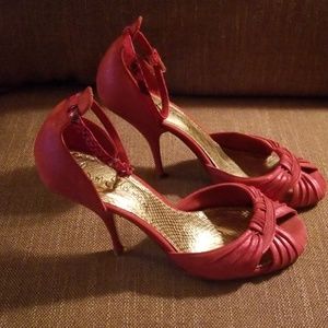 Sam Edelman peak toe pumps